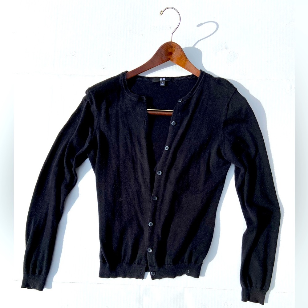 Uniqlo, size M, Black Sweater Button Down